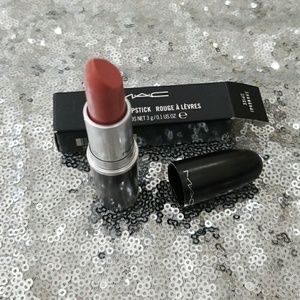 MAC LIPSTICK